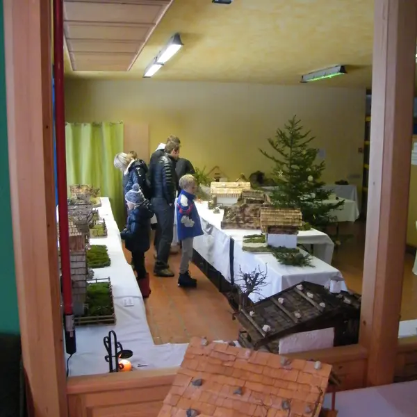 2012 Krippenausstellung mit Krippen von Jugegndlichen (1)